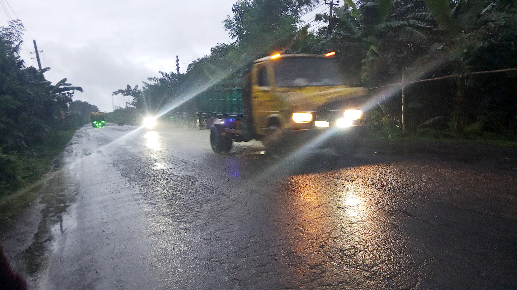 ভাঙ্গায় পরিস্থিতি শান্ত, ৬ ঘণ্টা পর ঢাকার সঙ্গে খুলনা-বরিশালের যান চলাচল স্বাভাবিক
