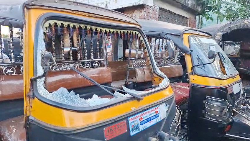 চাঁদা না পেয়ে যুবদল নেতার নেতৃত্বে গাড়ি ভাঙচুর ও চালকদের মারধরের অভিযোগ