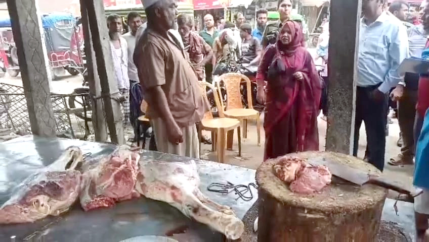 কসাইয়ের দোকানে বিক্রি হচ্ছিল গরুর পচা মাংস, ২০ হাজার টাকা জরিমানা