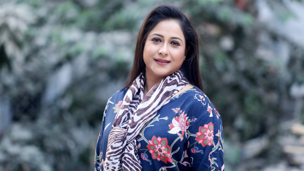 জয়া ও রুনার ফটোশুট নিয়ে চুমকির সমালোচনা