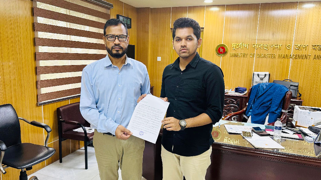 ফেনীর বন্যা পরিস্থিতি মোকাবিলায় প্রস্তুতি নেওয়ার দাবি জানিয়ে স্মারকলিপি