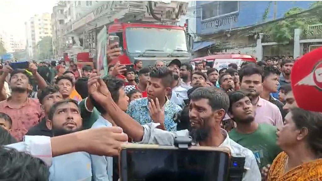 মিরপুরে অগ্নিকাণ্ডে এখনো নিখোঁজ অনেকে, স্বজনদের আহাজারি