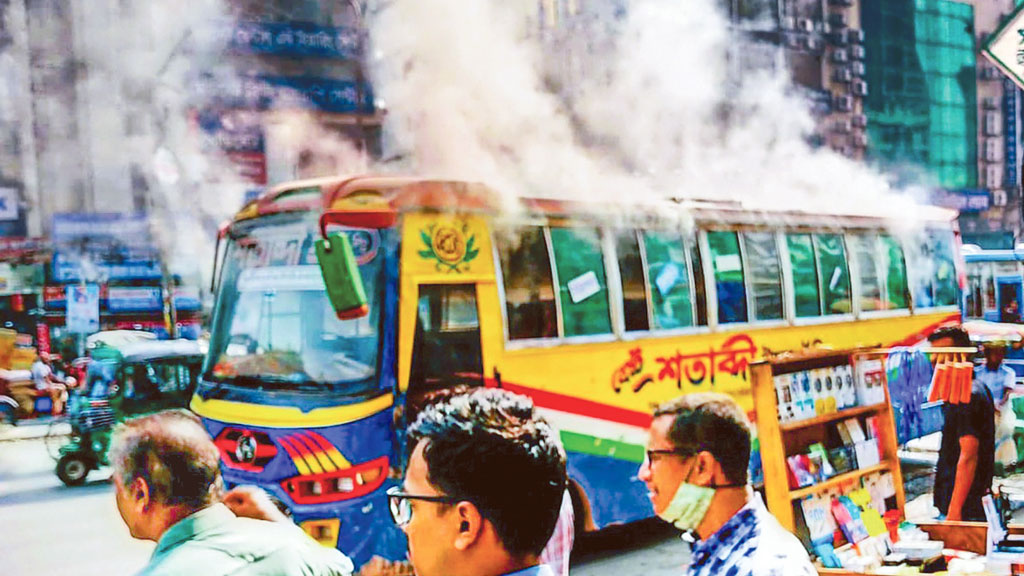 বাস-ট্রেনে আগুন, ককটেল হামলা