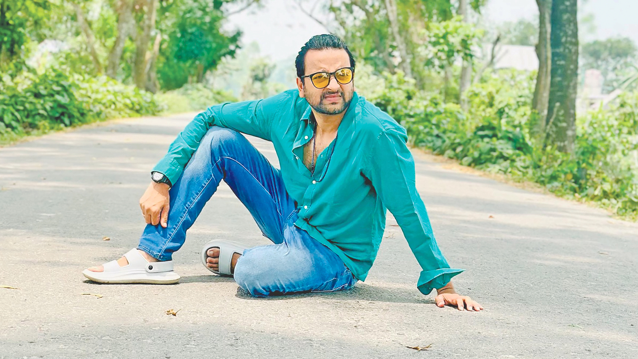 যুক্তরাষ্ট্র থেকে প্রথম নির্মাণের খবর দিলেন সাইমন সাদিক