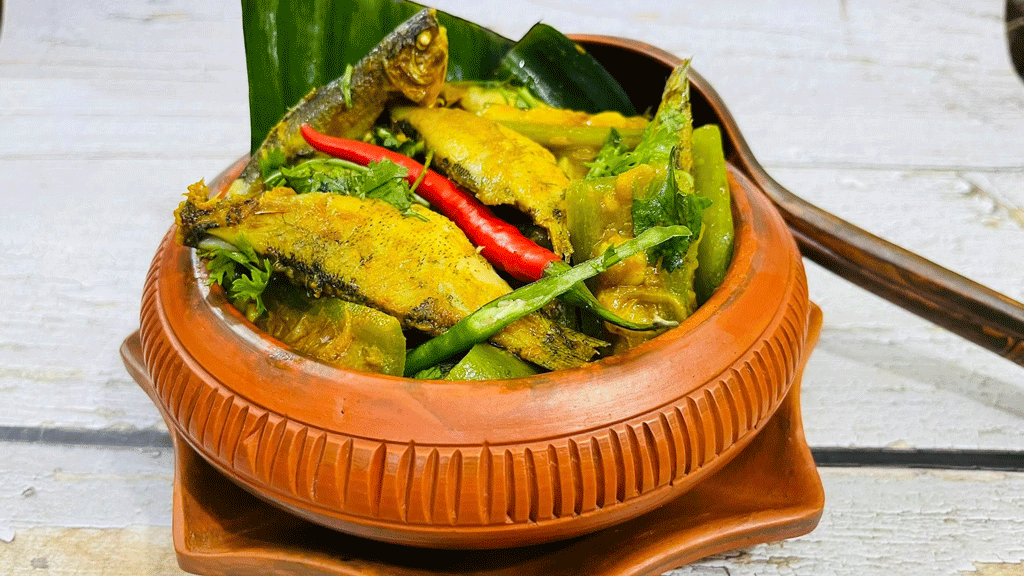 রাতের খাবারে রাখতে পারেন চিচিঙ্গা দিয়ে মেনি মাছ