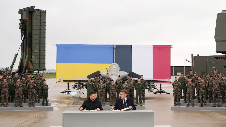 ইউক্রেনকে ১০০টি ‘রাফালে’ যুদ্ধবিমান দেবে ফ্রান্স