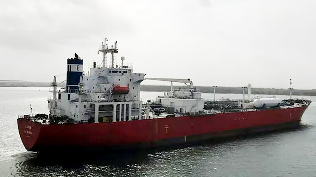 চট্টগ্রাম বন্দরে ২২ দিনে ২৫ জাহাজ থেকে জ্বালানি খালাস