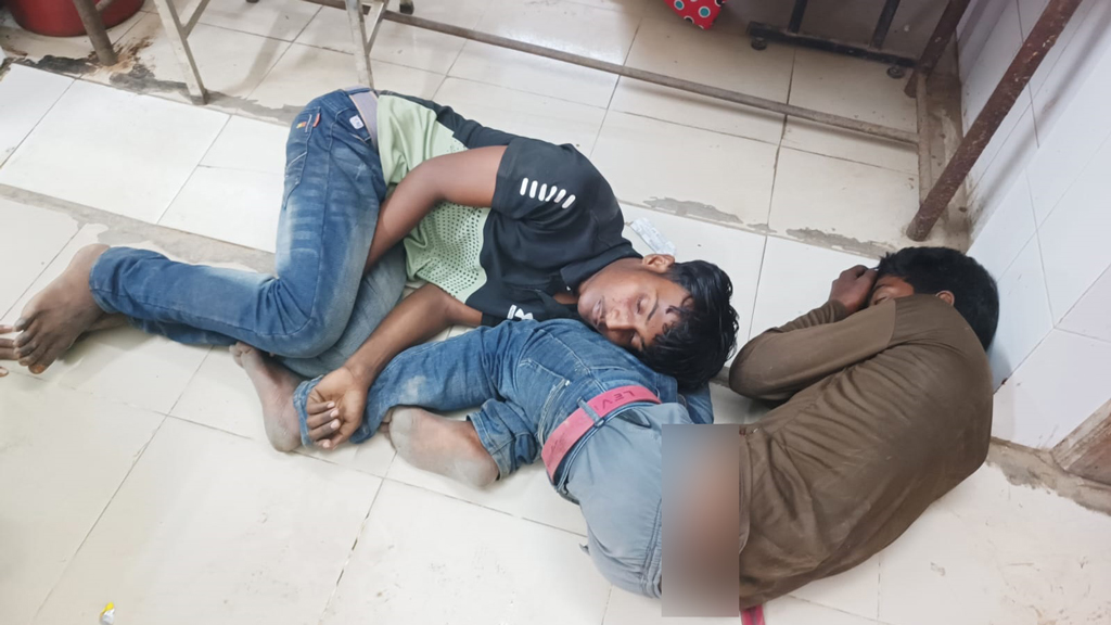 ফুলবাড়ীতে অচেতন অবস্থায় ৫ ধানকাটা শ্রমিক উদ্ধার