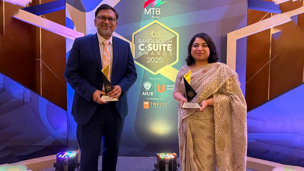 ‘বাংলাদেশ সি-স্যুট অ্যাওয়ার্ডস ২০২৫’ পেলেন গ্রামীণফোনের সিসিএও ও সিএমও