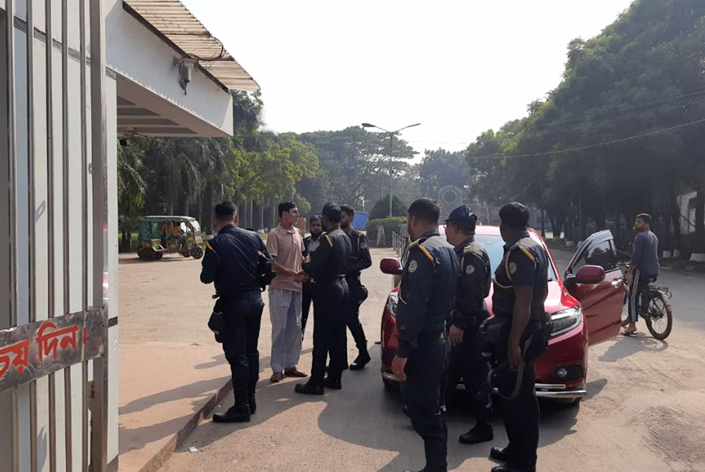 কাশিমপুর কারাগার থেকে ২৫ বছর পর মুক্তি পেলেন পাকিস্তানি রইস খান