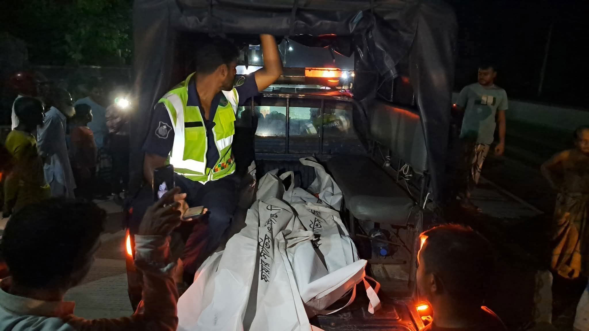 গাইবান্ধায় ট্রাকের ধাক্কায় অটোভ্যানের ২ যাত্রী নিহত