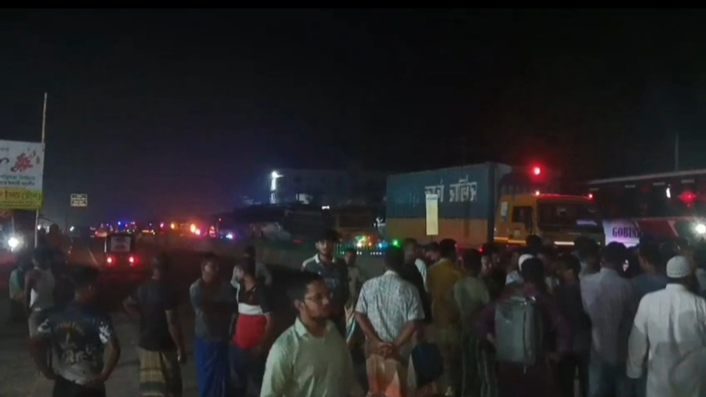 গাইবান্ধায় প্রবেশপত্র না পেয়ে পরীক্ষার্থীদের মহাসড়ক অবরোধ