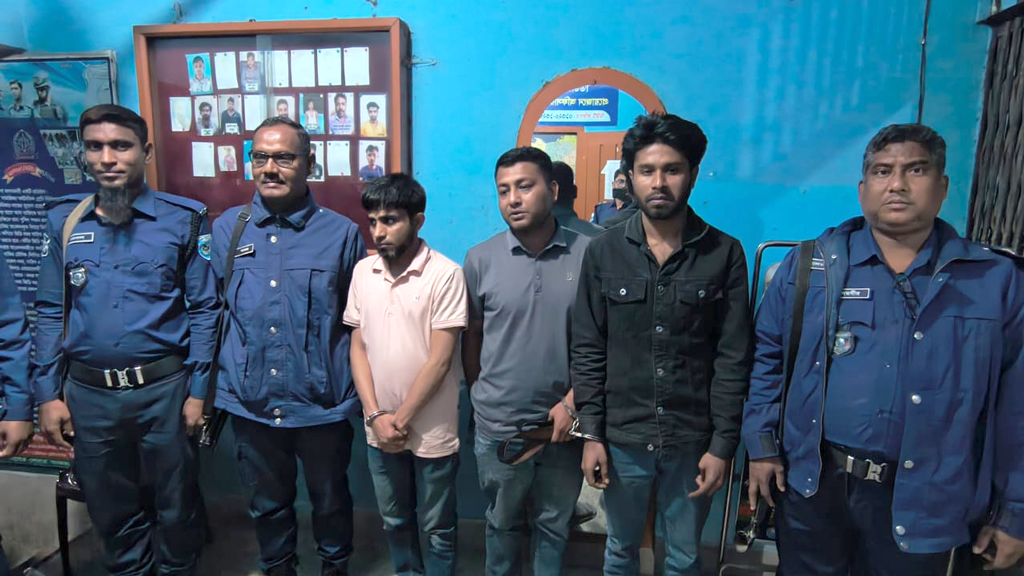 গাইবান্ধায় চাঁদাবাজির অভিযোগে বিএনপির ৩ নেতা গ্রেপ্তার