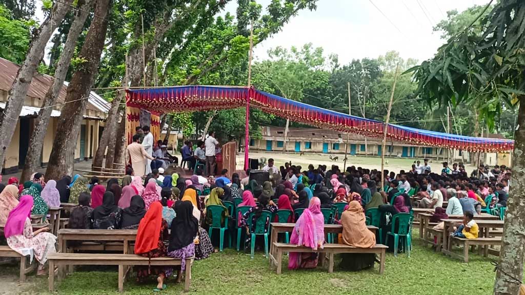 সুন্দরগঞ্জে পাঠদান বন্ধ রেখে শিক্ষার্থীদের দিয়ে আন্দোলনের অভিযোগ