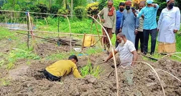 বাবাকে হত্যার অভিযোগ মেয়ের বিরুদ্ধে, আড়াই মাস পর মরদেহ উত্তোলন