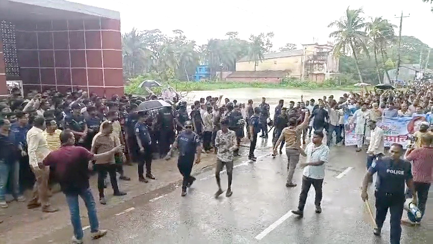 বিএনপির প্রতিষ্ঠাবার্ষিকীর কর্মসূচি: গলাচিপায় নেতা-কর্মীদের দুই পক্ষের সংঘর্ষ