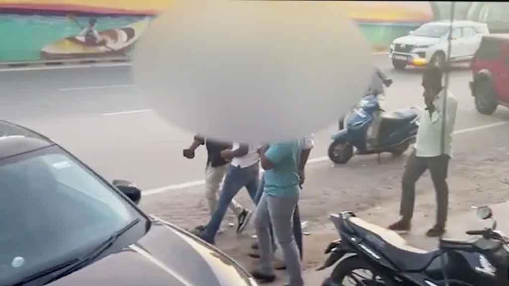 ৪ বছরের শিশুসহ গাঁজা কিনতে গিয়ে ধরা দম্পতি, সব মিলিয়ে আটক ১৪