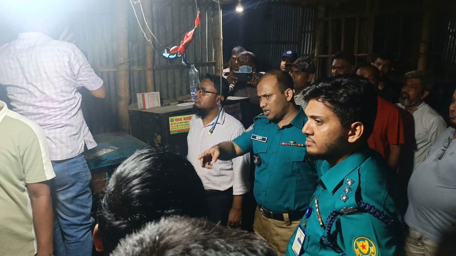 রায়েরবাজারে ৬ গ্যারেজের চারটিতেই অবৈধ বিদ্যুৎ সংযোগ, গ্রেপ্তার ১