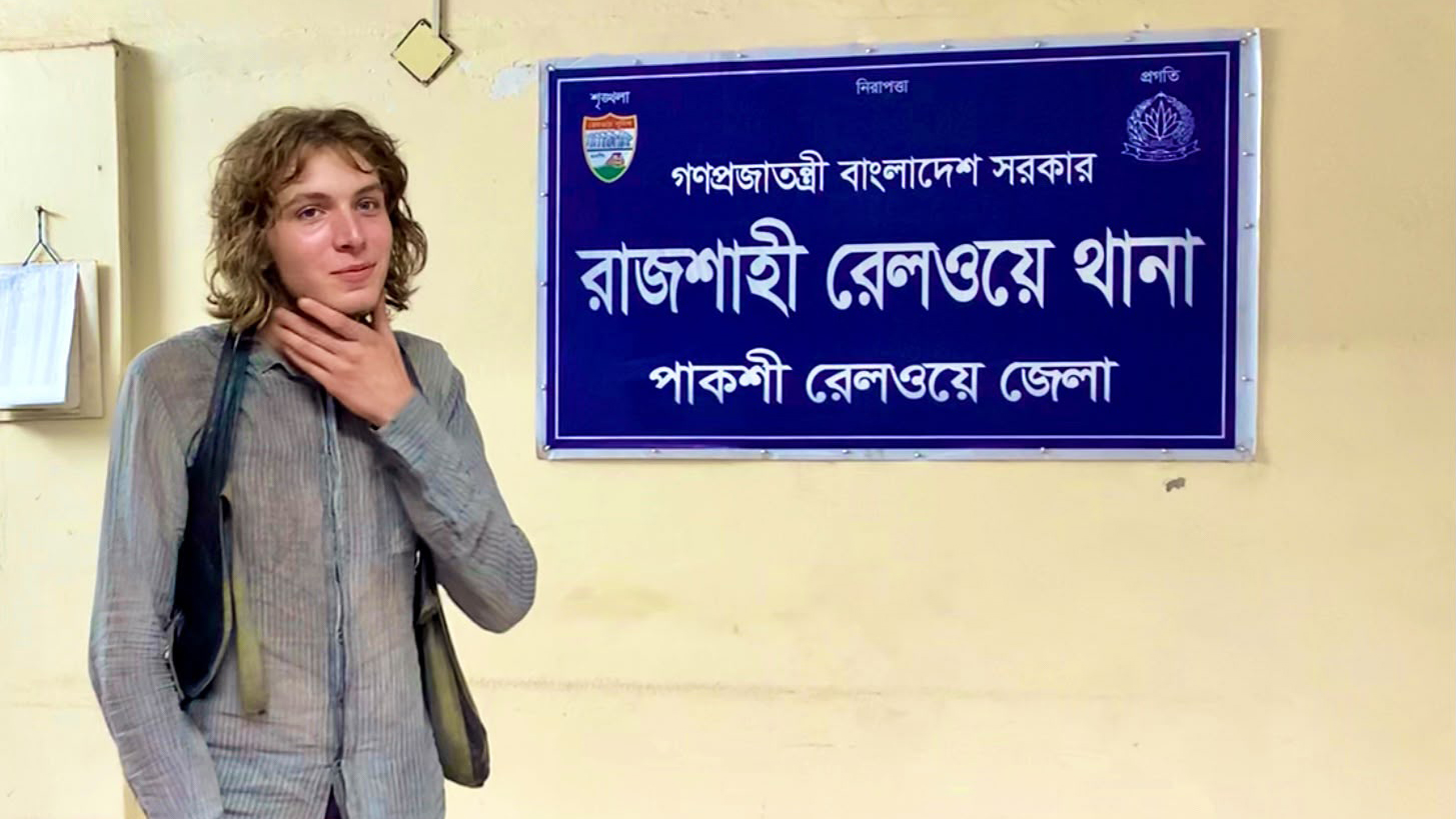 জার্মান পর্যটকের ব্যাগ চুরি, ২৪ ঘণ্টায়ও খোঁজ মেলেনি
