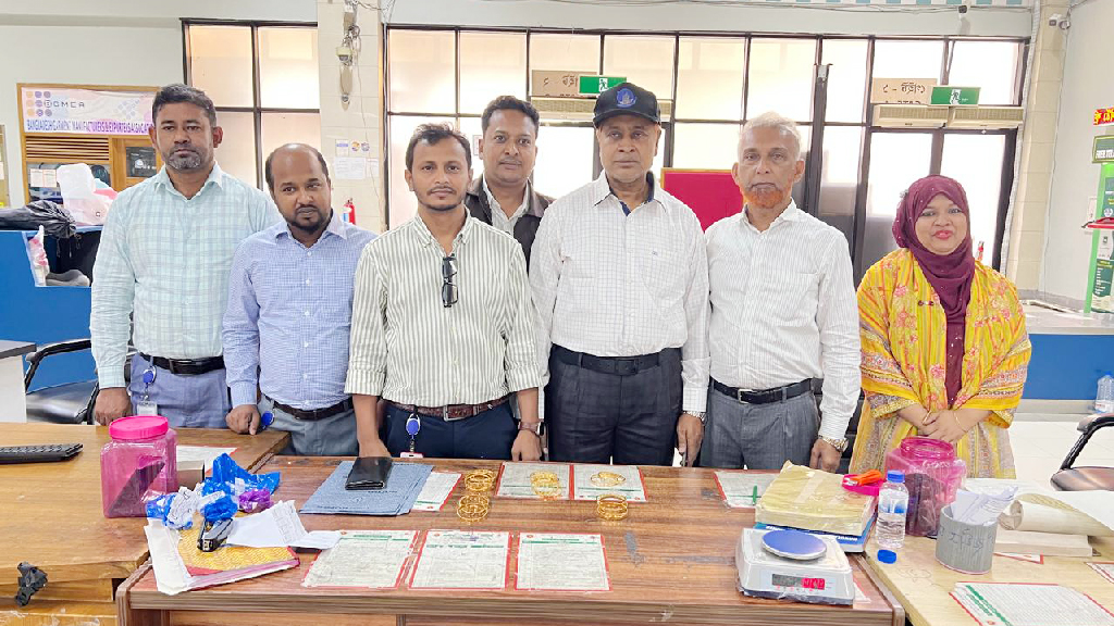 শাহ আমানত বিমানবন্দরে পাঁচ যাত্রী থেকে ৭০০ গ্রাম সোনা জব্দ