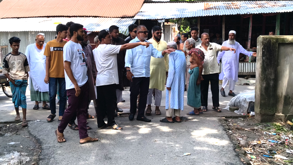 টুঙ্গিপাড়ায় পানিবন্দী এলাকা পরিদর্শনে এমপি, স্থায়ী সমাধানের আশ্বাস