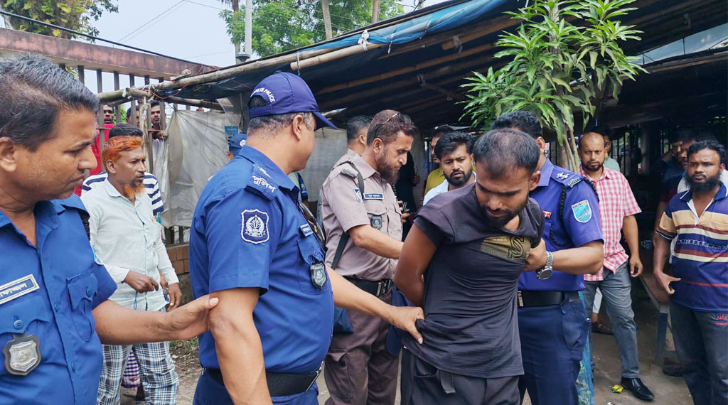 গোপালগঞ্জের কোটালীপাড়ায় স্বেচ্ছাসেবক লীগ নেতা আটক