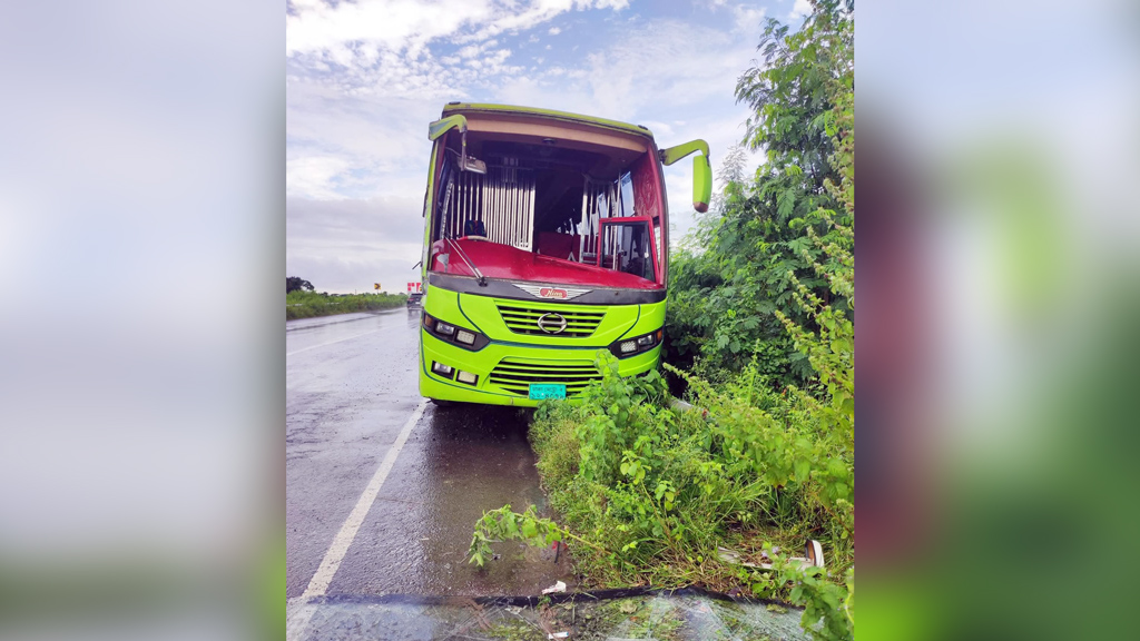 গোপালগঞ্জে বাস-কনটেইনার মুখোমুখি সংঘর্ষে পথচারী নিহত
