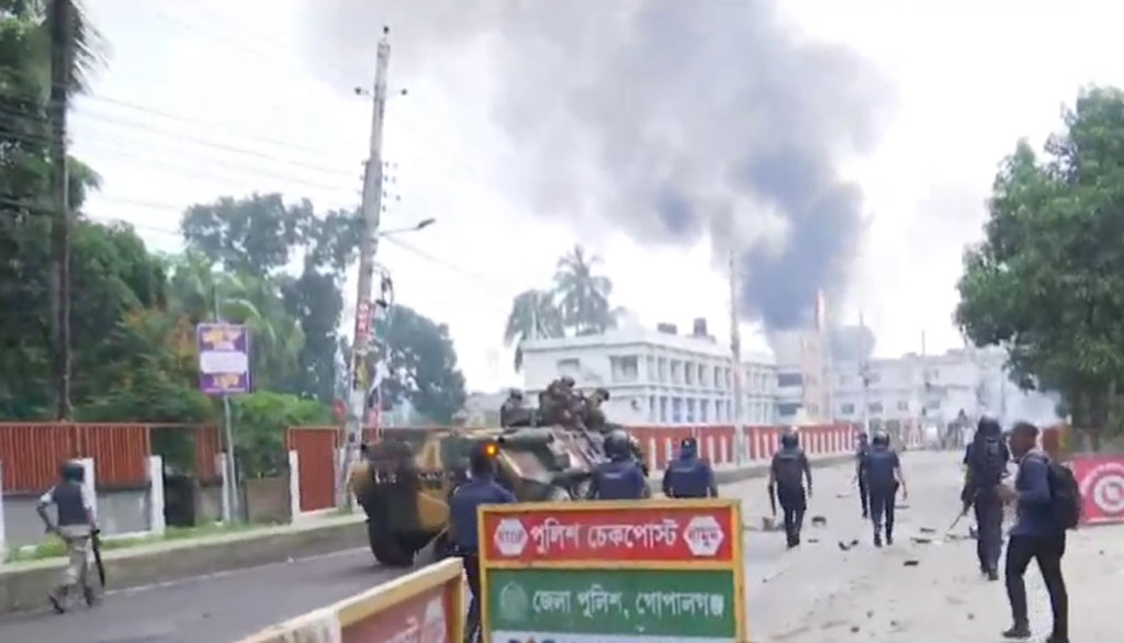 গোপালগঞ্জে ডিসির বাসভবনে হামলা
