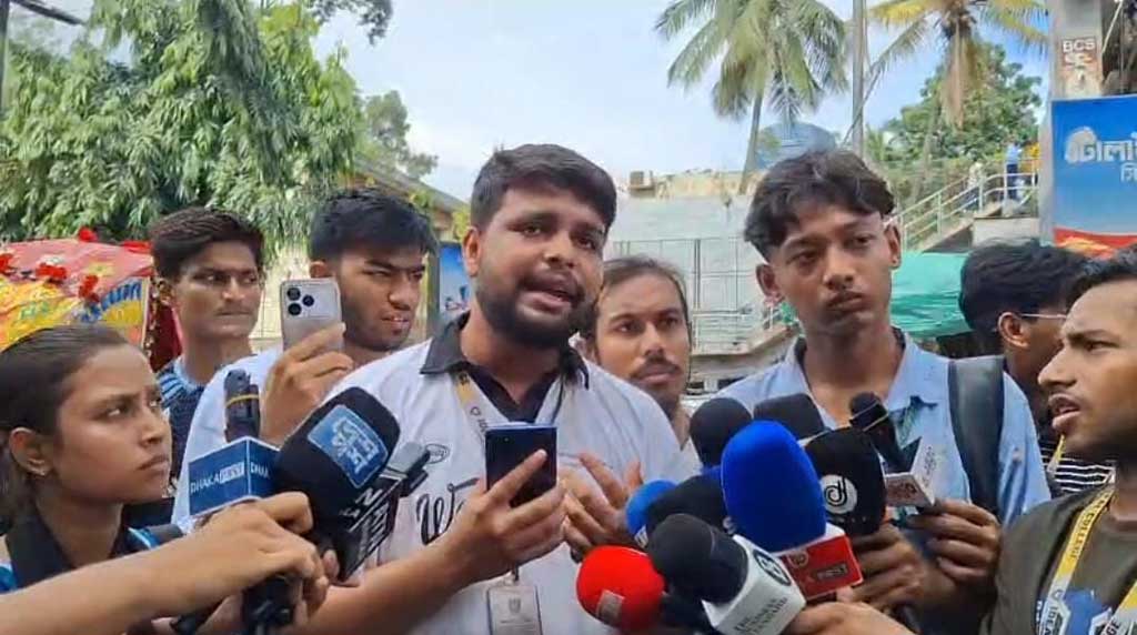 শিক্ষামন্ত্রীর পদত্যাগ না হওয়া পর্যন্ত আন্দোলন চলবে: সংবাদ সম্মেলনে এইচএসসি পরীক্ষার্থীর
