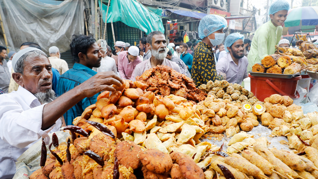 ইফতারে ভাজাপোড়া কতটা ক্ষতিকর