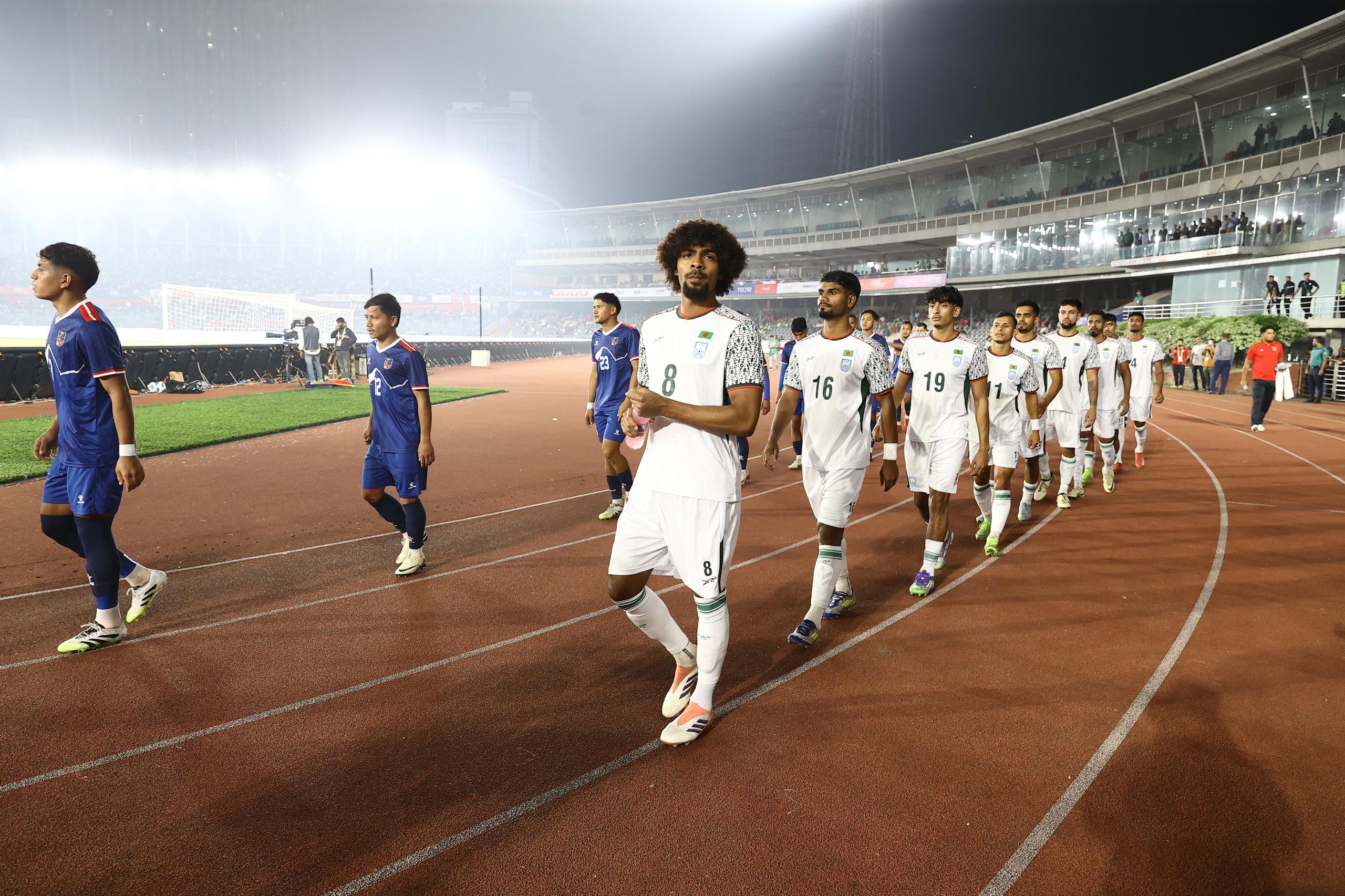 হামজার জোড়া গোলে এগিয়ে বাংলাদেশ