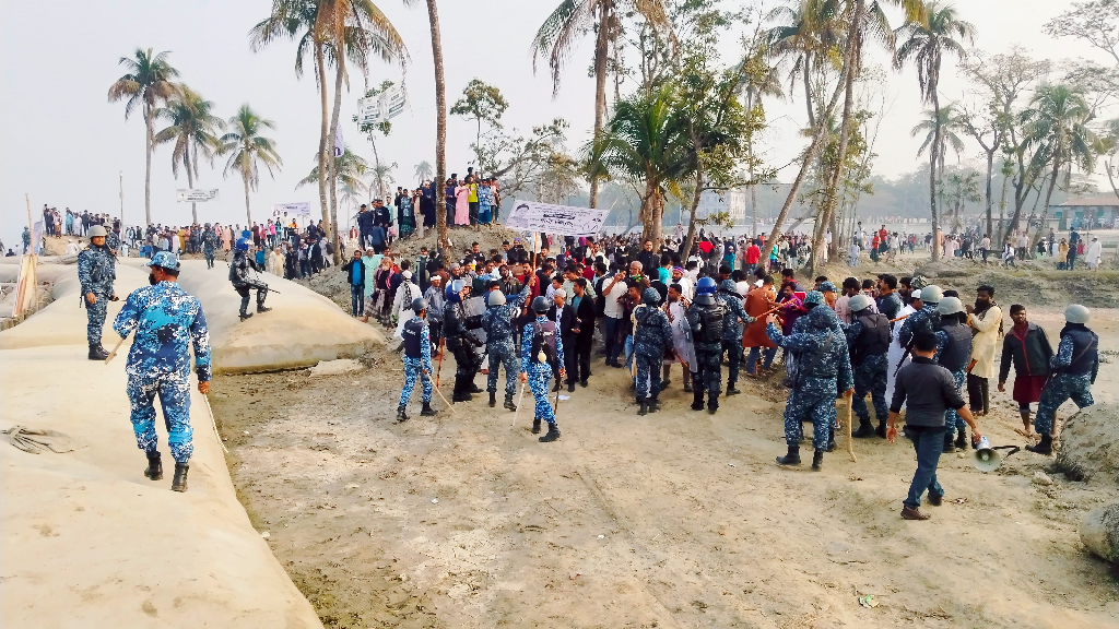 হাতিয়ায় বিএনপি-এনসিপি সমর্থকদের মধ্যে সংঘর্ষ, আহত ১০