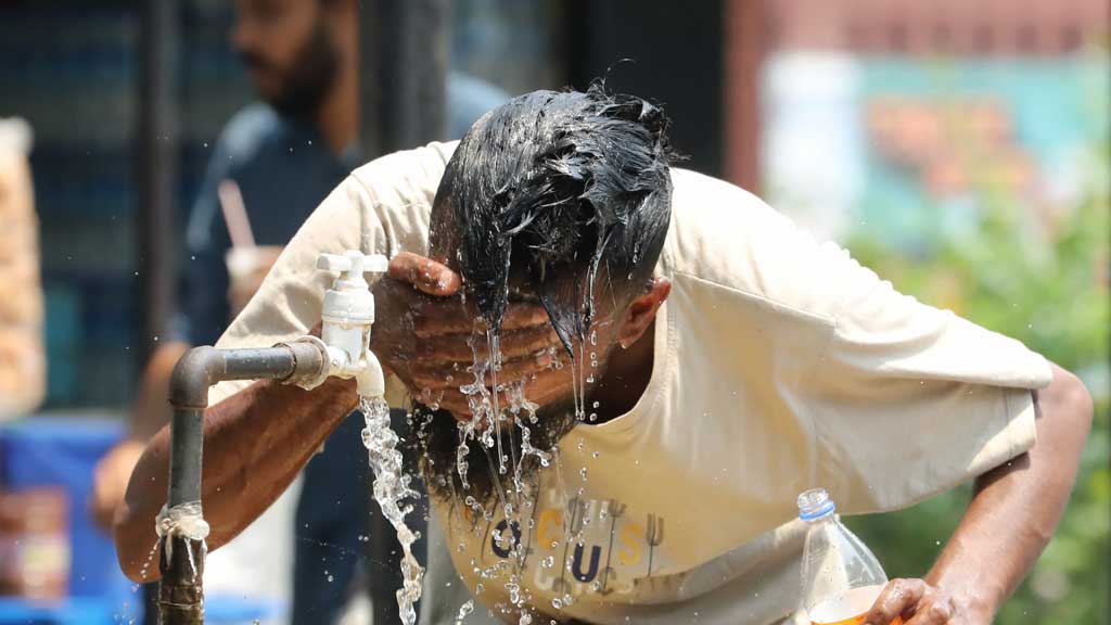 আজ ঢাকায় বৃষ্টির সম্ভাবনা নেই, কমবে না তাপমাত্রাও
