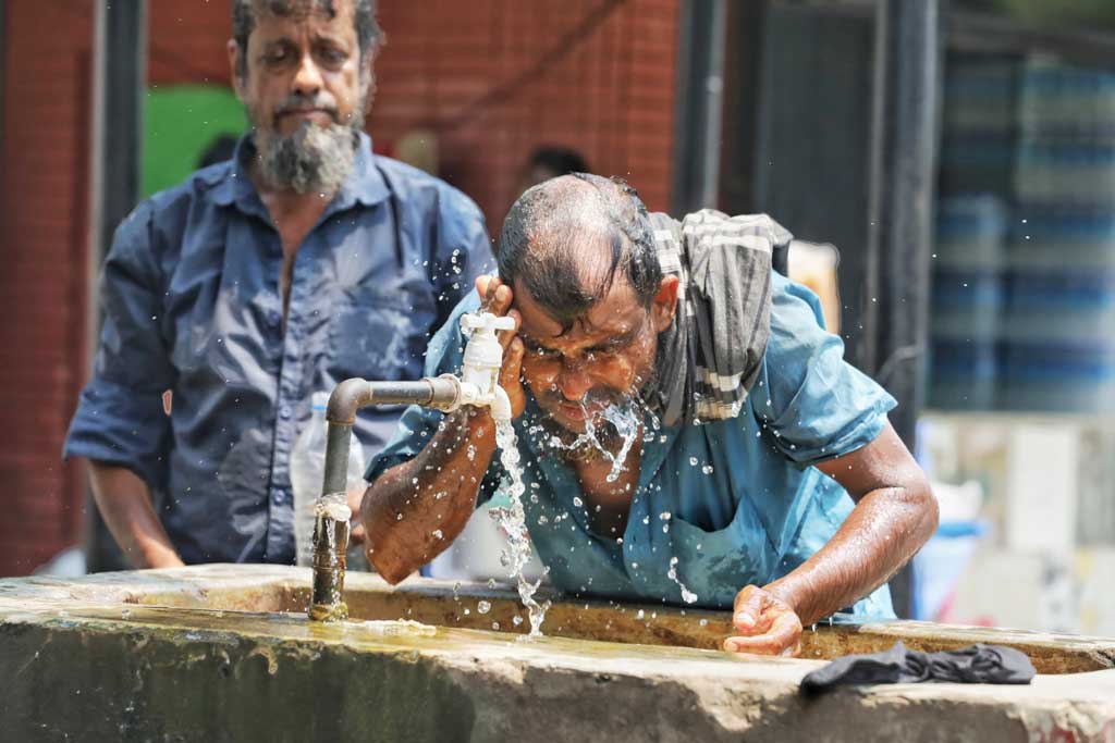 তাপপ্রবাহে বিপর্যস্ত দেশবাসী, নেই বৃষ্টির সম্ভাবনা
