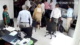 নিজ কার্যালয়ে আইইডিসিআরের পরিচালককে মারধর, অভিযোগ ড্যাব কর্মীদের বিরুদ্ধে