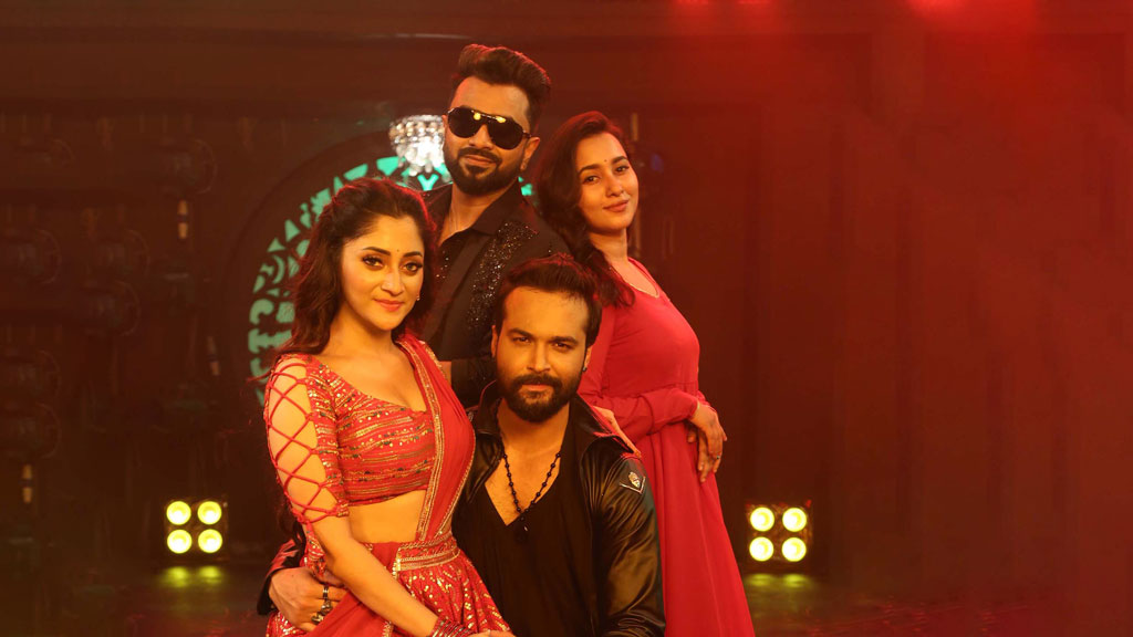 আদর-পূজার সঙ্গে নাচলেন ইমরান ও আতিয়া