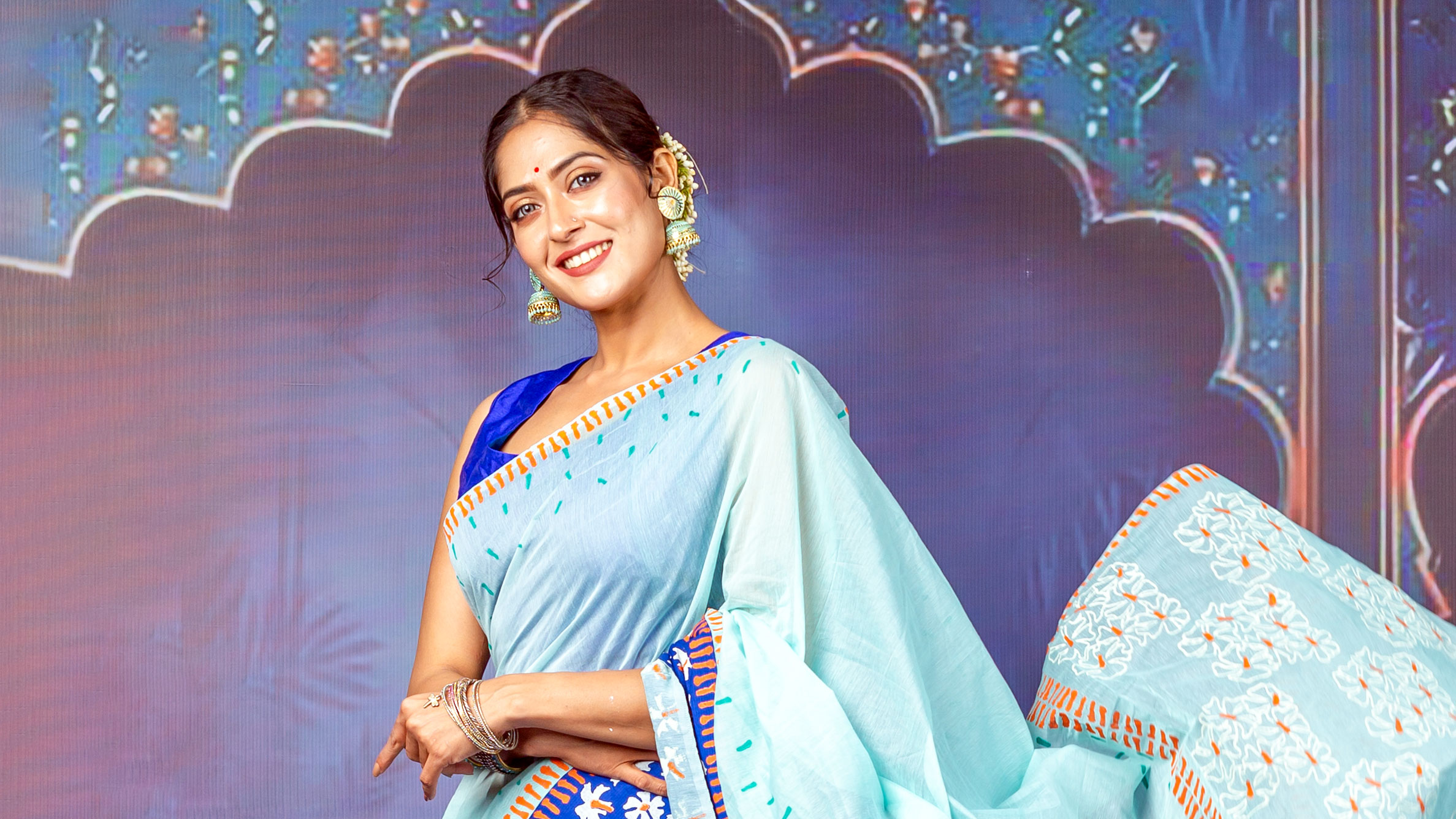 শরৎ নামুক সাজপোশাকে