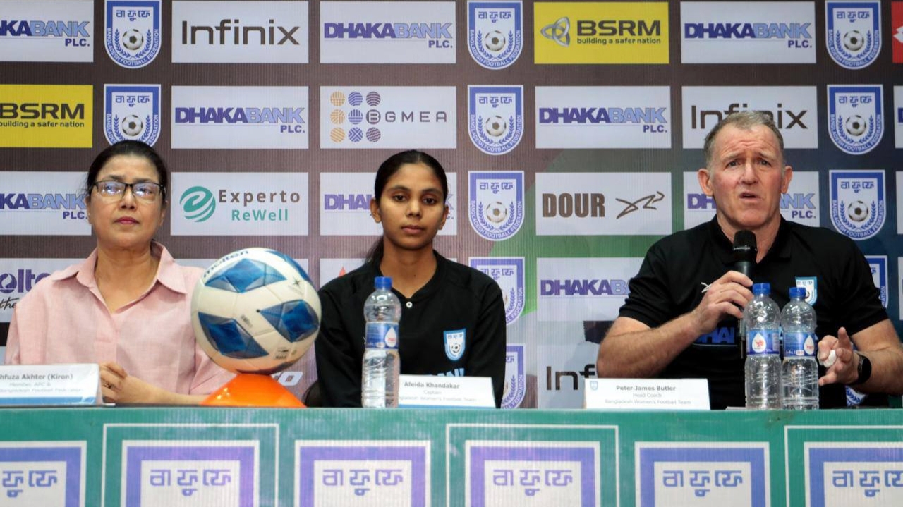 চীনকে ‘অসম্মান’ করা কিরণকে ধুয়ে দিলেন বাংলাদেশ কোচ