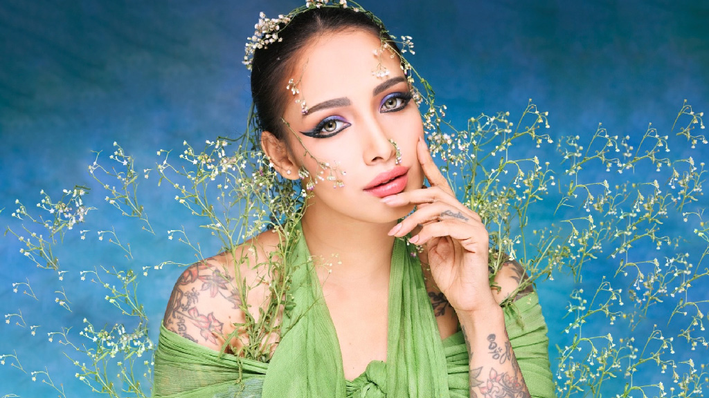 সুগন্ধ ছুঁয়ে থাক সারাক্ষণ
