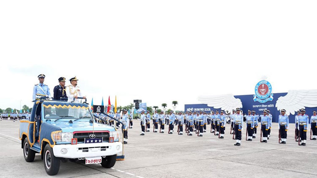 বিমানবাহিনী একাডেমিতে রাষ্ট্রপতি কুচকাওয়াজ অনুষ্ঠিত
