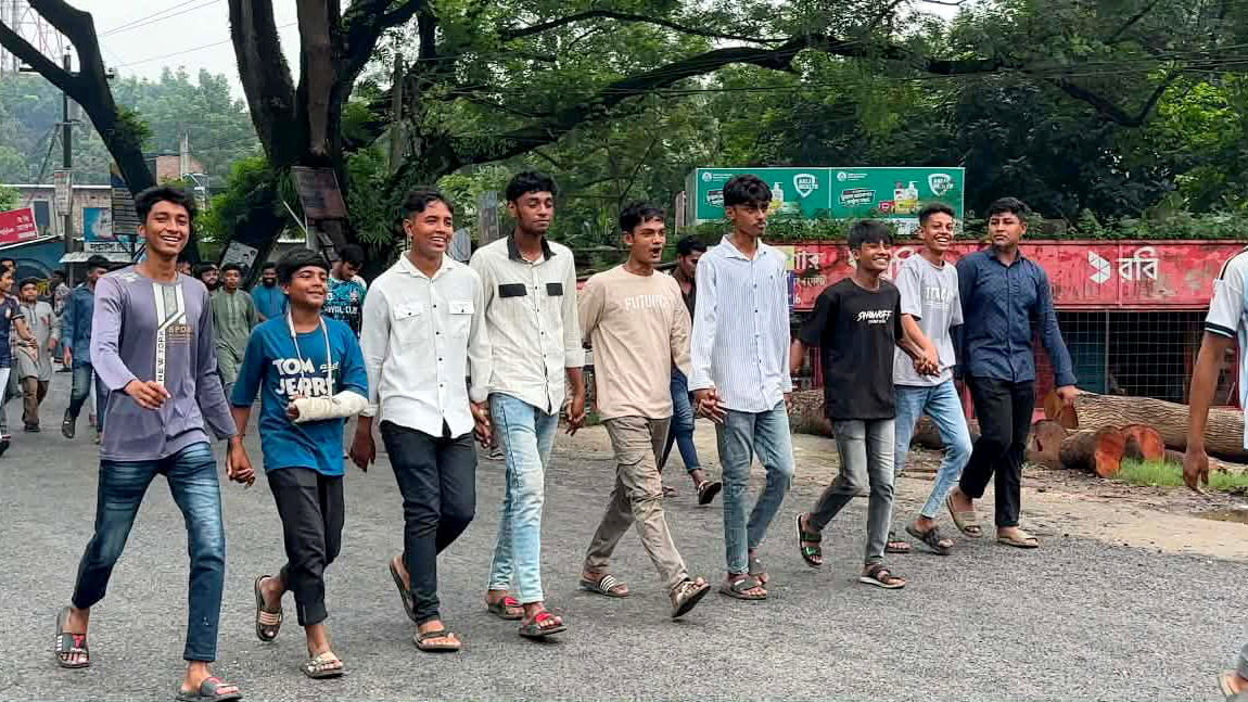 বহিরাগতদের নিয়ে ইবি ছাত্রদলের মিছিল