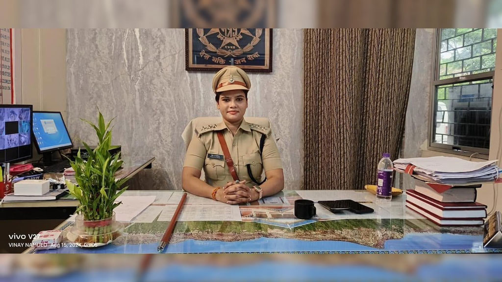 কোটি টাকার জমি দখল, চাকরি হারালেন মধ্যপ্রদেশের নারী পুলিশ কর্মকর্তা