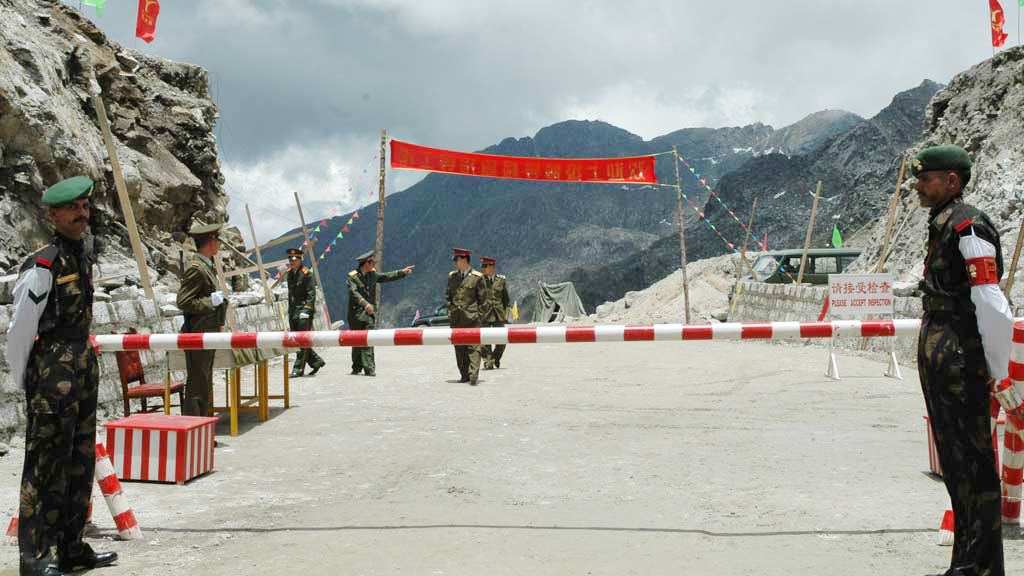 চীন সীমান্তে নতুন বিমানঘাঁটি চালু করল ভারত