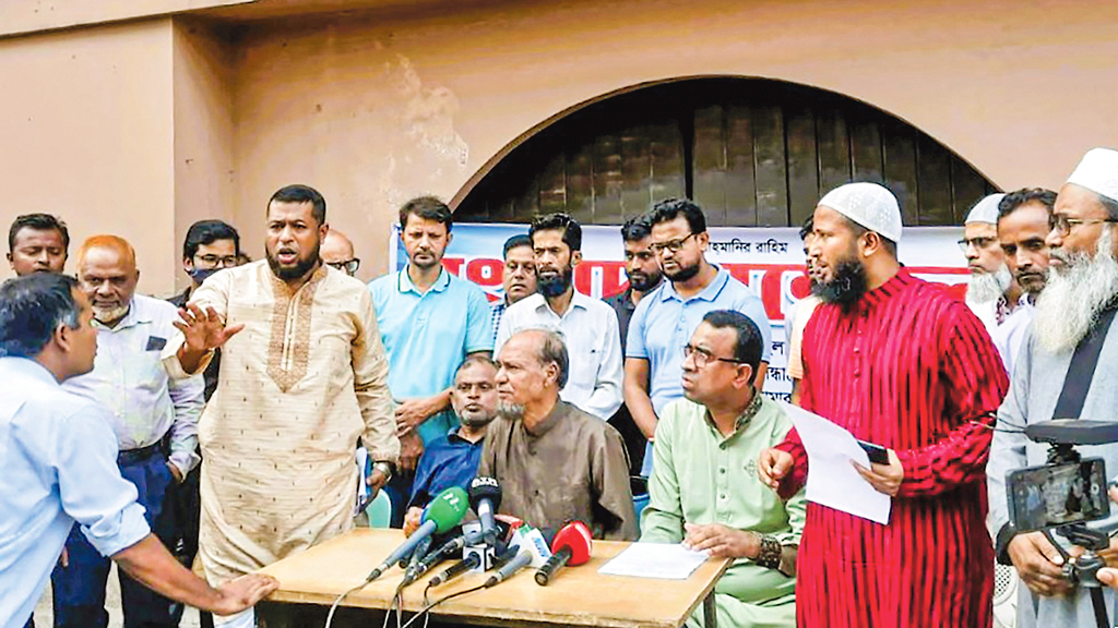 বড়দের লুটে ছোটরা নিঃস্ব