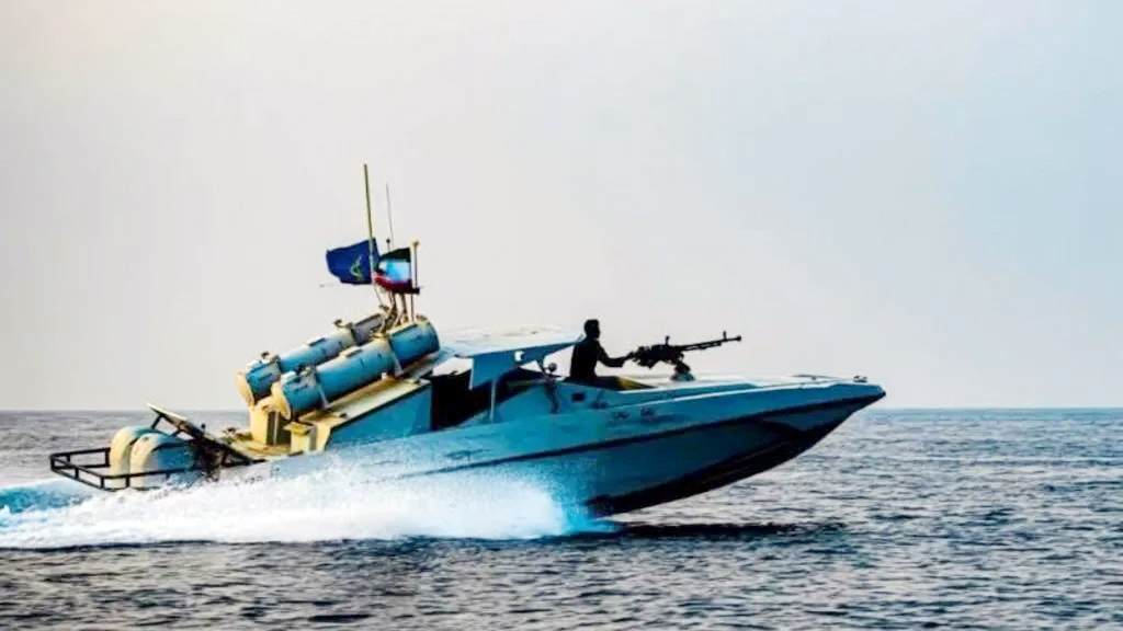 যুক্তরাষ্ট্র হামলা করলে আঞ্চলিক যুদ্ধ শুরু হবে, খামেনির হুঁশিয়ারি