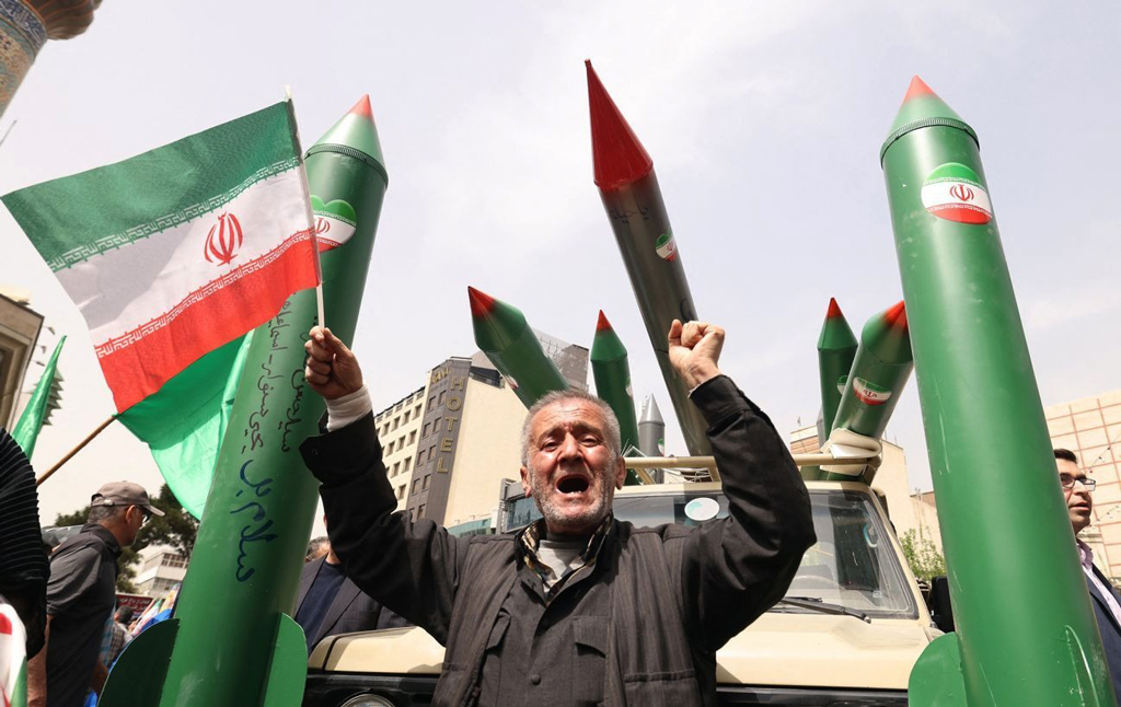 নতুন বিক্ষোভ শুরু হতেই ইউরেনিয়ামের মজুত কমাতে ইচ্ছুক ইরান