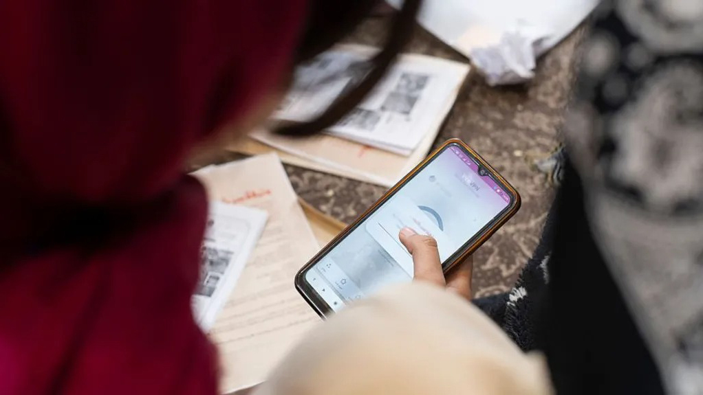 ইন্টারনেট ব্লক এড়িয়ে যেভাবে চলছে ইরানিদের বিদেশে যোগাযোগ