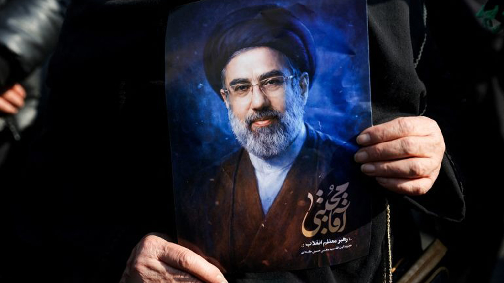 কোমায় আছেন মোজতবা, হারিয়েছেন এক পা—ব্রিটিশ সংবাদমাধ্যমের দাবি