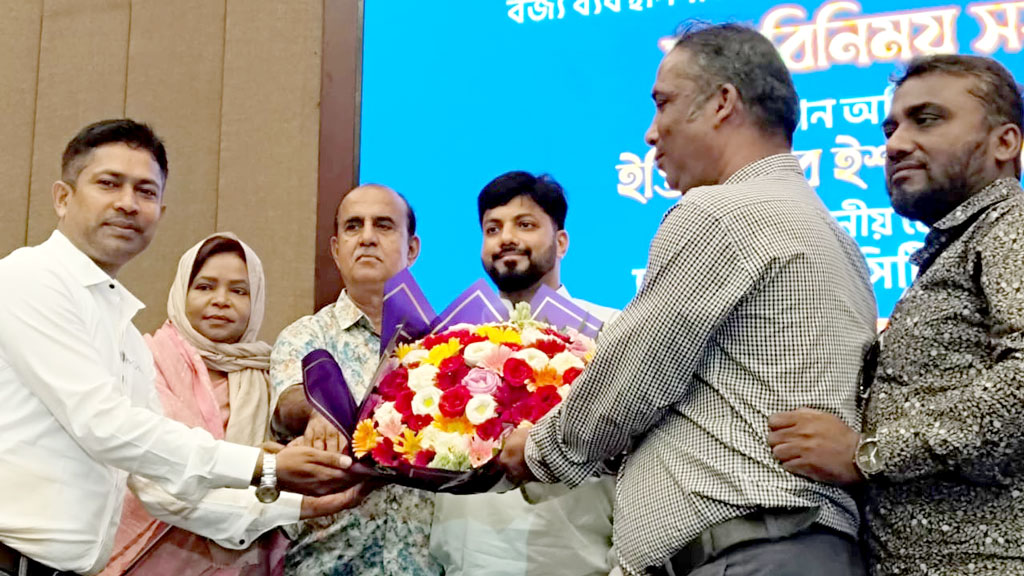 ডিএসসিসিতে কর্মচারীদের মতবিনিময় সভায় প্রধান অতিথি ‘মাননীয় মেয়র’ ইশরাক হোসেন