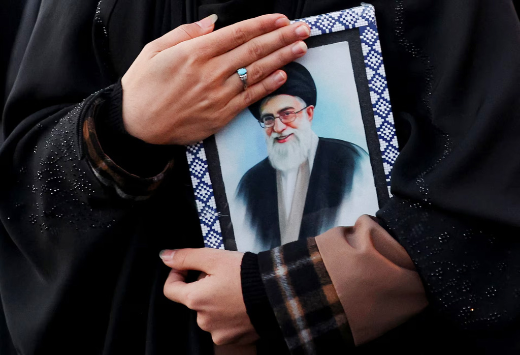 এবার খামেনির ব্যবহৃত বিমান উড়িয়ে দিল ইসরায়েল